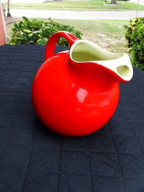 Hall Kitchenware Tomato Red Pitcher Ice Guard Tilt Ball Ma USA Vintage 2quart